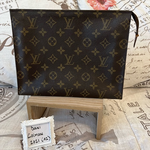 Toiletry 26 - Picture 2 of 11